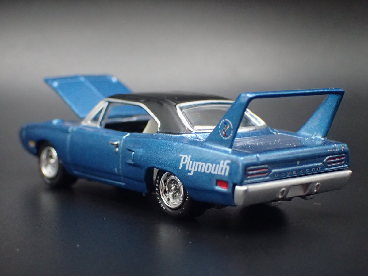 1970 70 PLYMOUTH SUPERBIRD BLUE 1:64 SCALE COLLECTIBLE DIORAMA DIECAST MODEL CAR