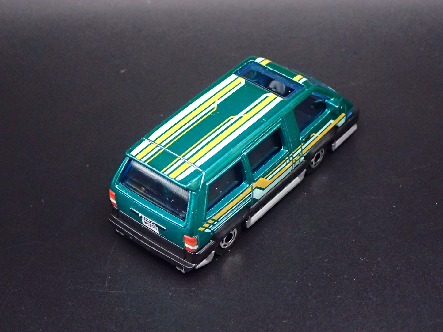 1985-1991 TOYOTA VAN GREEN 1/64 SCALE COLLECTIBLE DIORAMA DIECAST MODEL CAR
