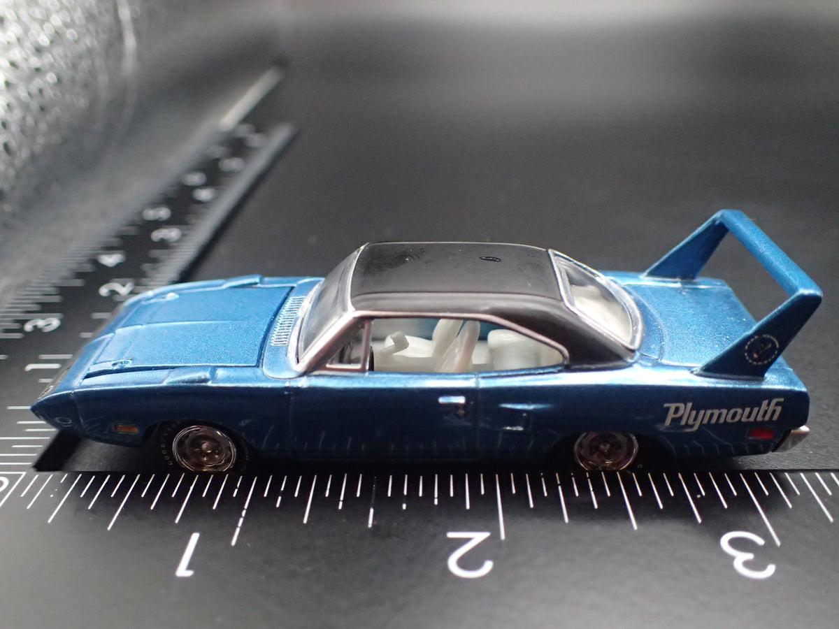 1970 70 PLYMOUTH SUPERBIRD BLUE 1:64 SCALE COLLECTIBLE DIORAMA DIECAST MODEL CAR