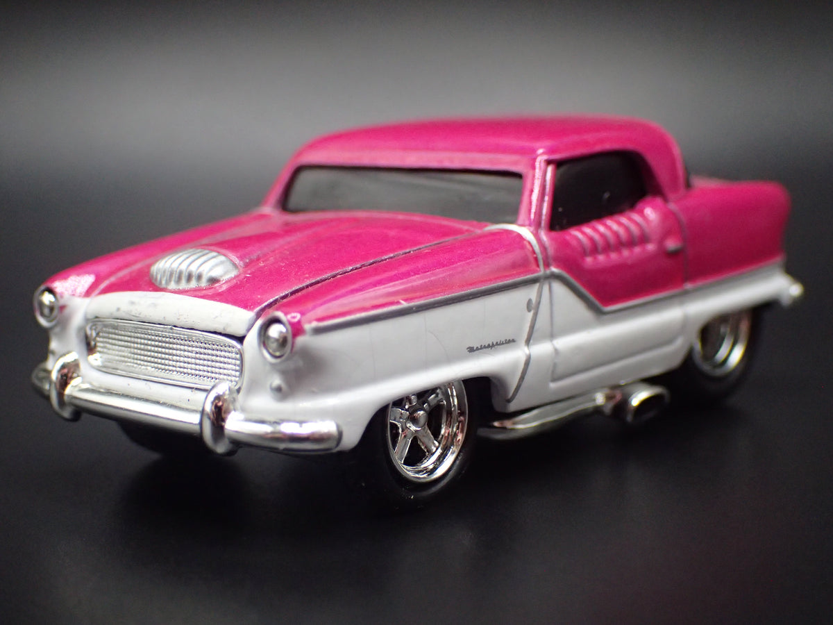 1954 54 AMC NASH METROPOLITAN PINK 1:64 SCALE COLLECTIBLE DIORAMA DIECAST MODEL CAR