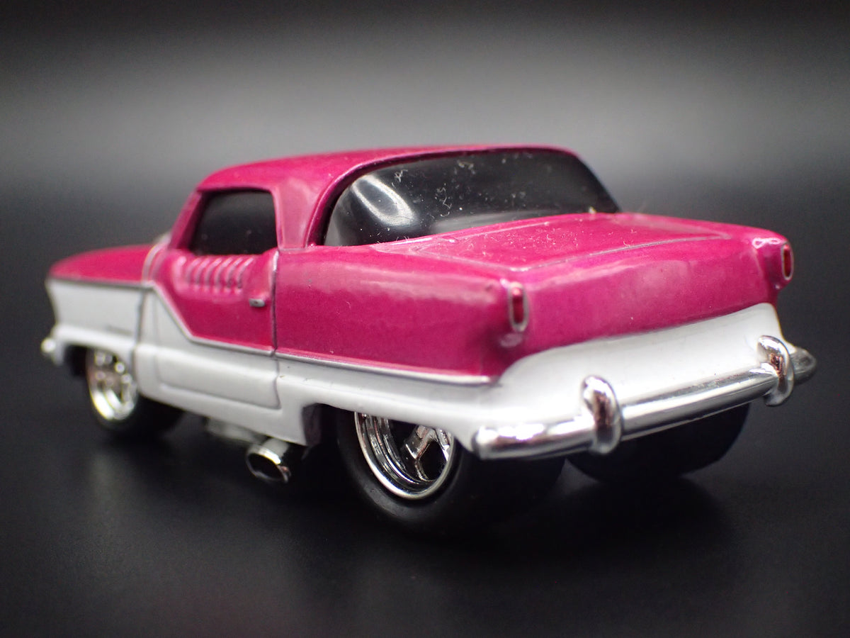 1954 54 AMC NASH METROPOLITAN PINK 1:64 SCALE COLLECTIBLE DIORAMA DIECAST MODEL CAR