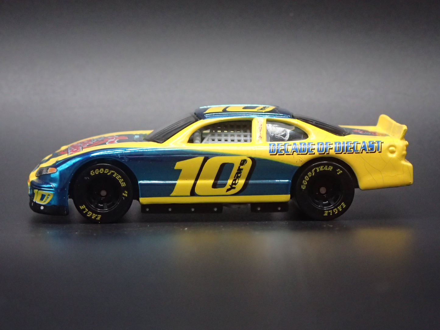 1999 99 PONTIAC GRAND PRIX 10 YR RC CHROME NASCAR 1:64 DIECAST MODEL CAR