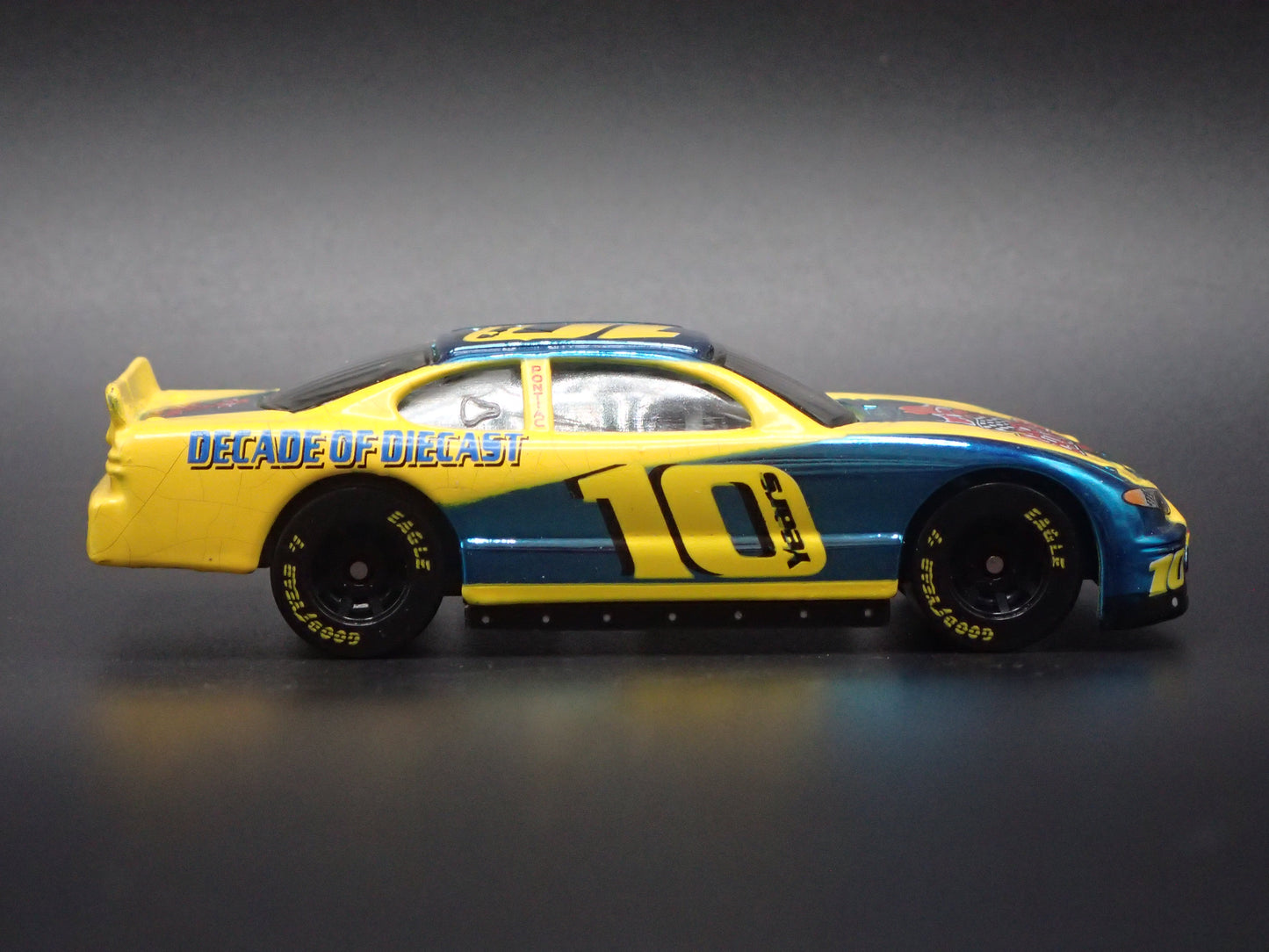 1999 99 PONTIAC GRAND PRIX 10 YR RC CHROME NASCAR 1:64 DIECAST MODEL CAR