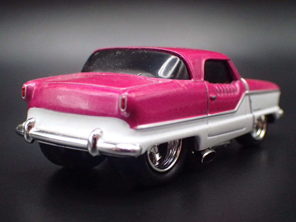 1954 54 AMC NASH METROPOLITAN PINK 1:64 SCALE COLLECTIBLE DIORAMA DIECAST MODEL CAR
