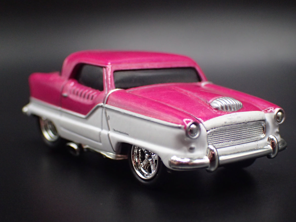 1954 54 AMC NASH METROPOLITAN PINK 1:64 SCALE COLLECTIBLE DIORAMA DIECAST MODEL CAR