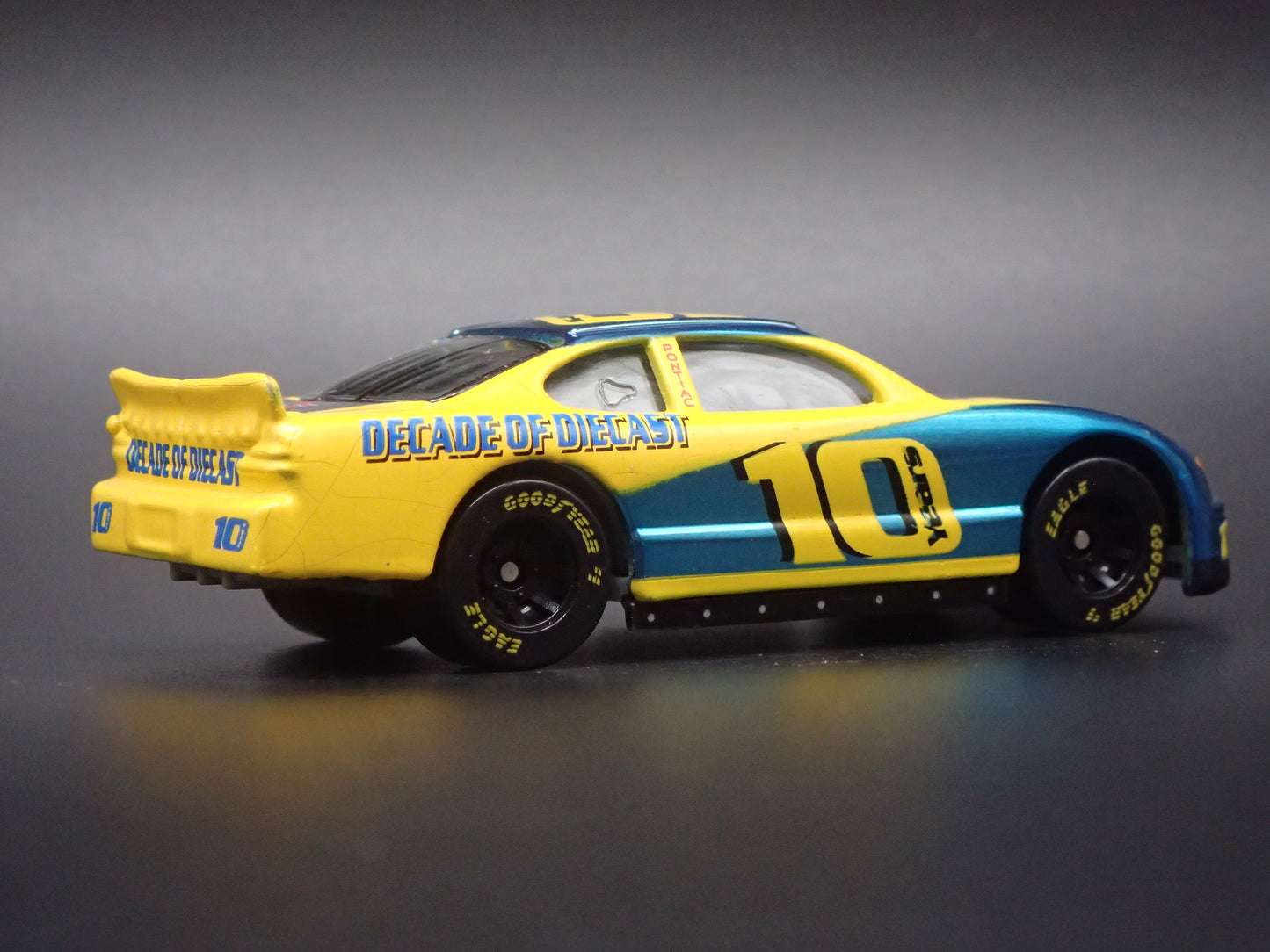 1999 99 PONTIAC GRAND PRIX 10 YR RC CHROME NASCAR 1:64 DIECAST MODEL CAR
