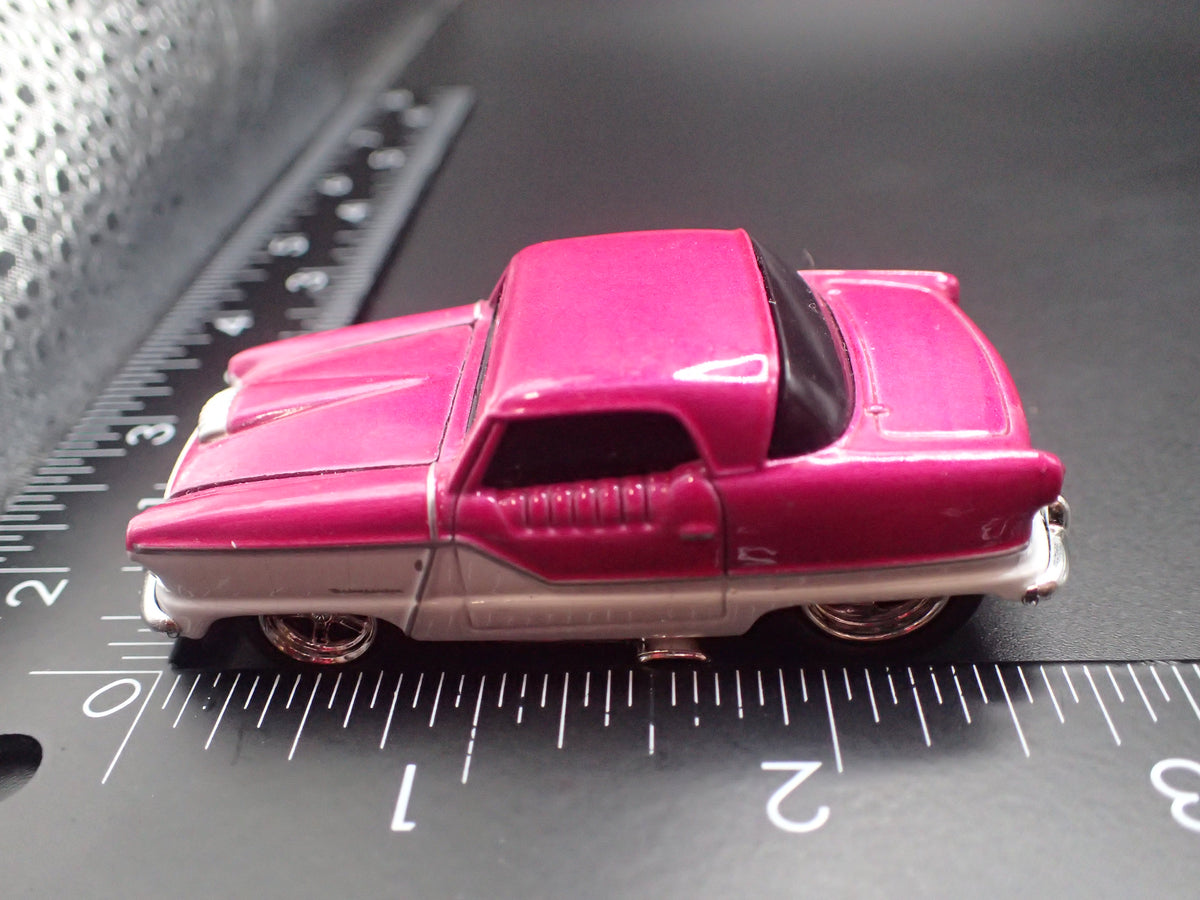 1954 54 AMC NASH METROPOLITAN PINK 1:64 SCALE COLLECTIBLE DIORAMA DIECAST MODEL CAR