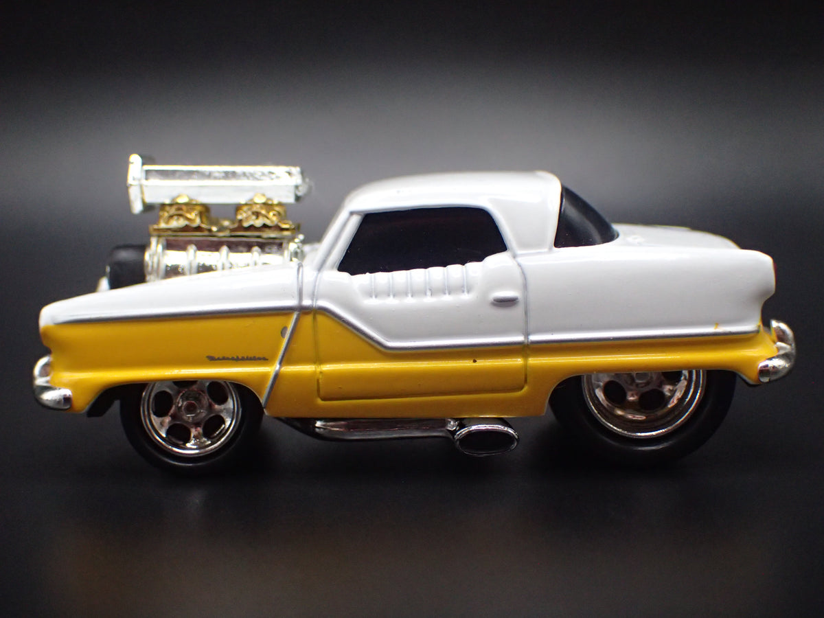1954 54 AMC NASH METROPOLITAN WHITE 1:64 SCALE COLLECTIBLE DIORAMA DIECAST MODEL CAR