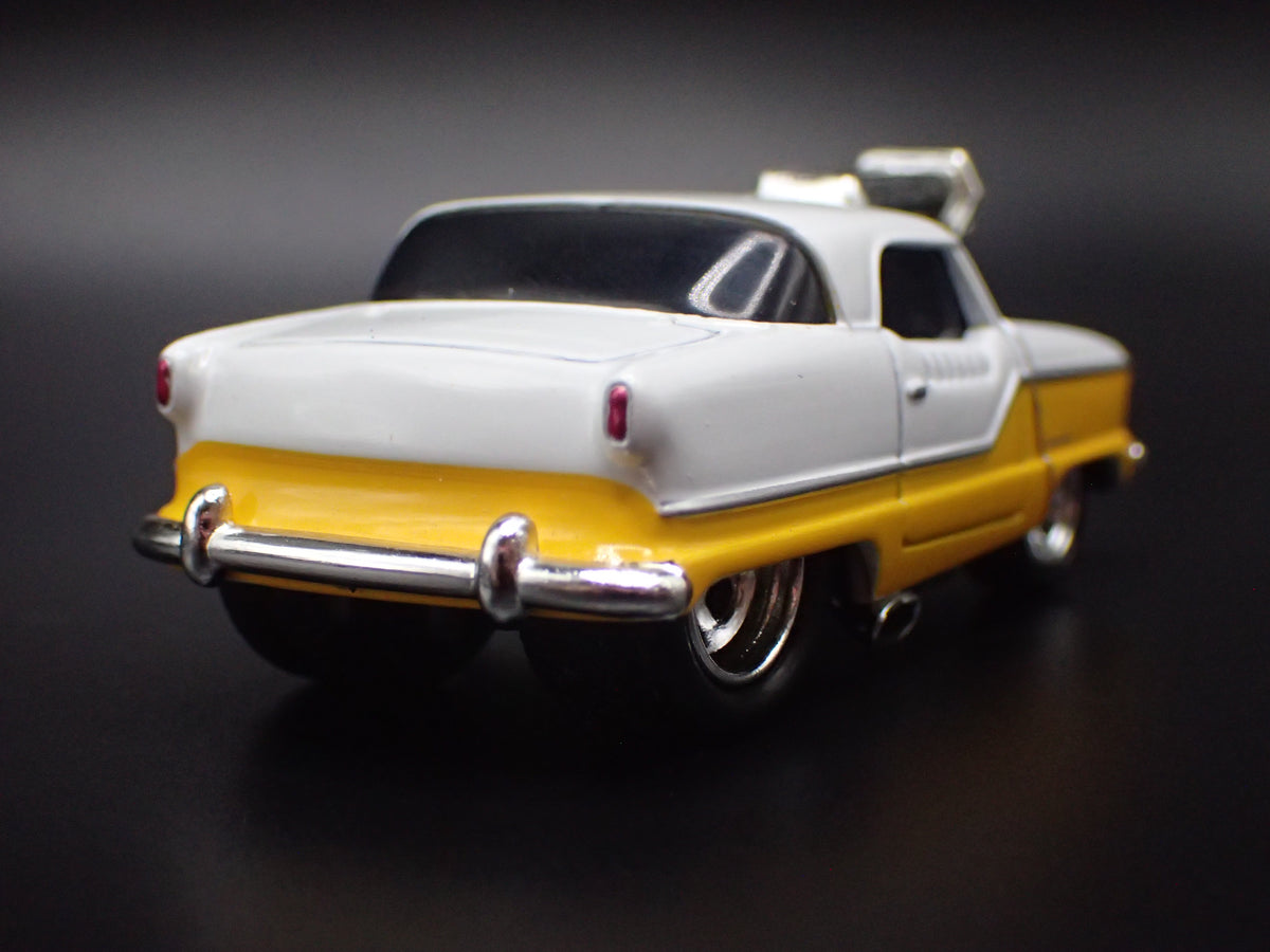 1954 54 AMC NASH METROPOLITAN WHITE 1:64 SCALE COLLECTIBLE DIORAMA DIECAST MODEL CAR