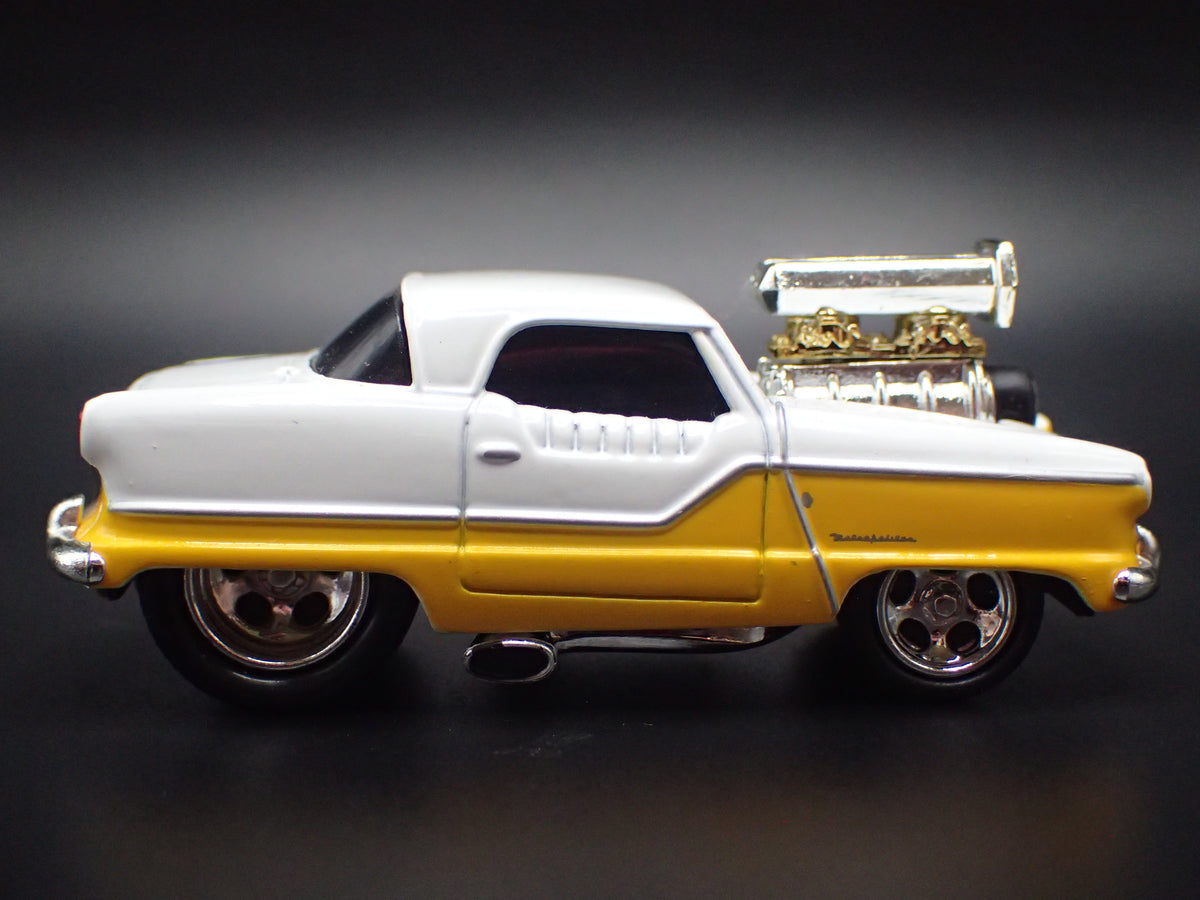 1954 54 AMC NASH METROPOLITAN WHITE 1:64 SCALE COLLECTIBLE DIORAMA DIECAST MODEL CAR