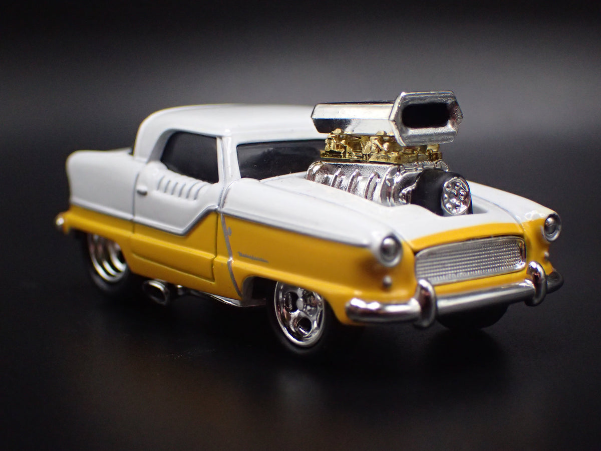 1954 54 AMC NASH METROPOLITAN WHITE 1:64 SCALE COLLECTIBLE DIORAMA DIECAST MODEL CAR