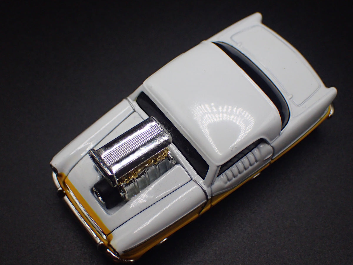 1954 54 AMC NASH METROPOLITAN WHITE 1:64 SCALE COLLECTIBLE DIORAMA DIECAST MODEL CAR