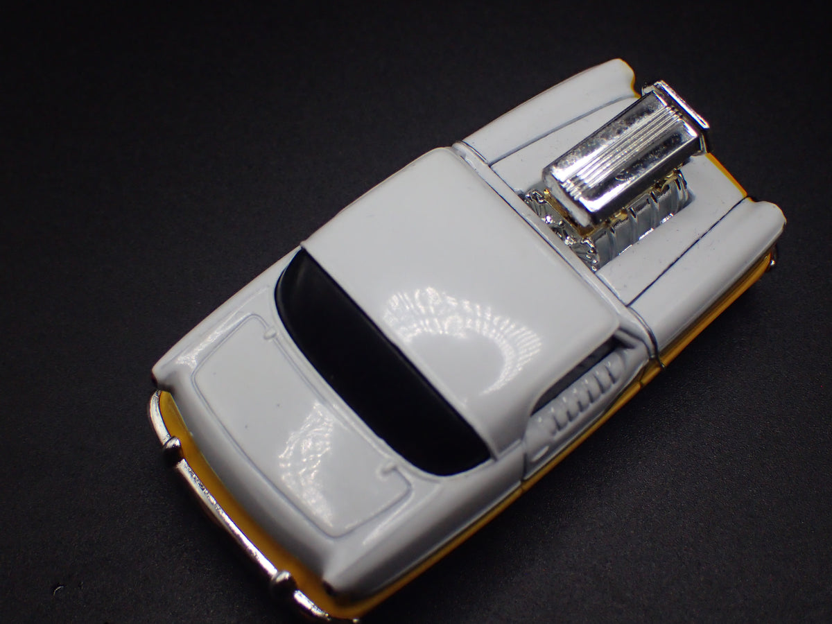 1954 54 AMC NASH METROPOLITAN WHITE 1:64 SCALE COLLECTIBLE DIORAMA DIECAST MODEL CAR