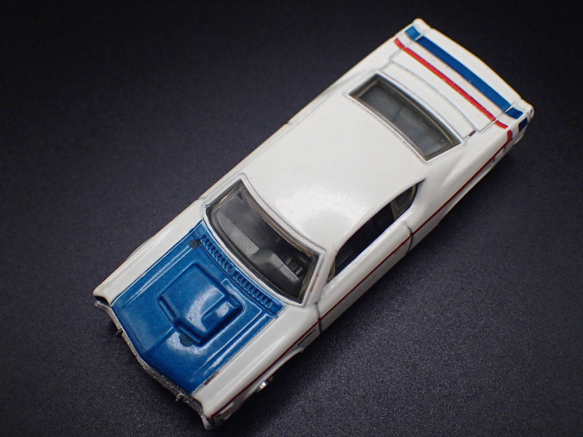1970 70 AMC REBEL MACHINE WHITE 1:64 SCALE COLLECTIBLE DIECAST MODEL CAR