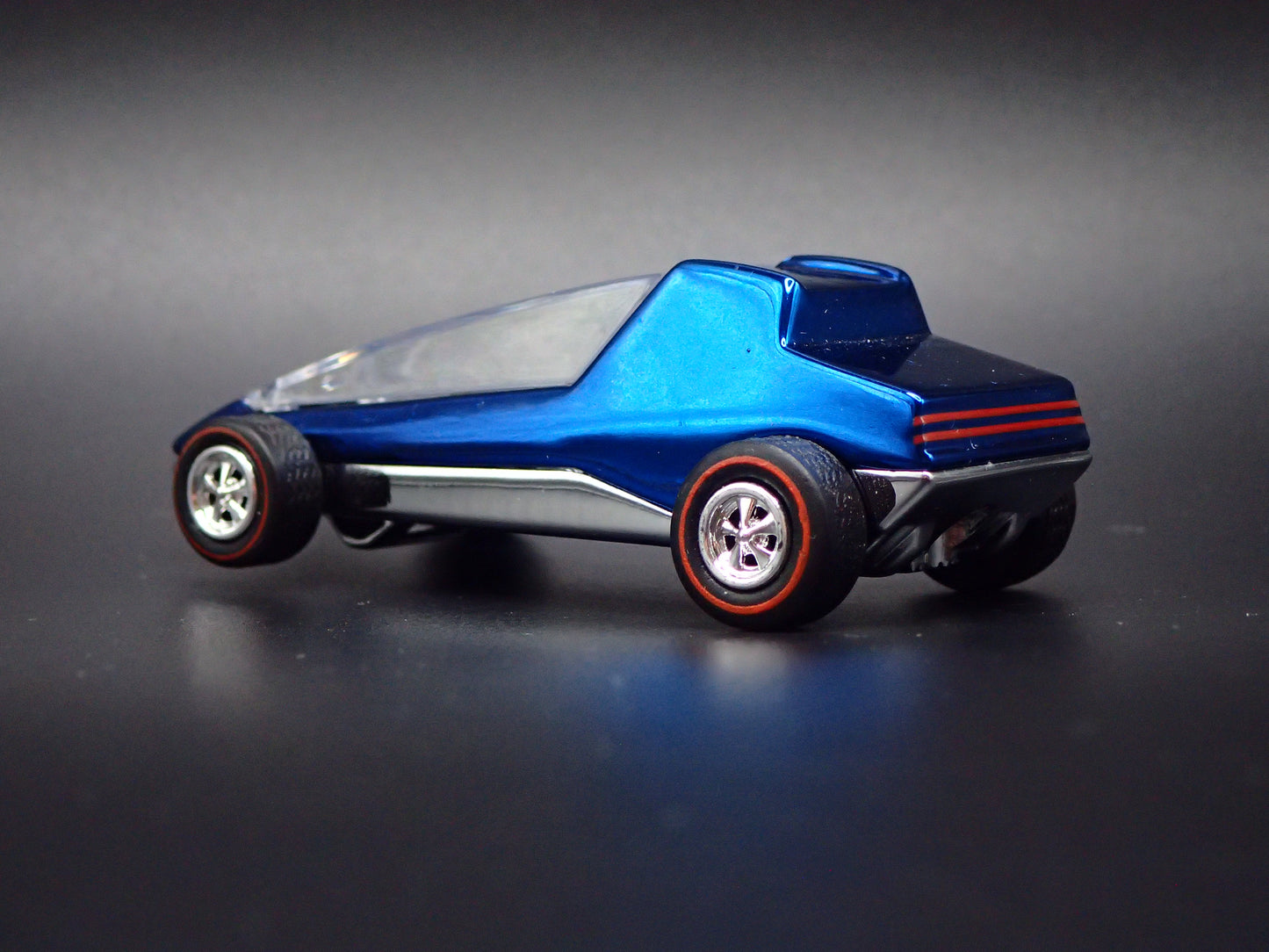 TOPPER COMMUTER CUSTOMS 1:64 SCALE COLLECTIBLE DIORAMA DIECAST MODEL CAR