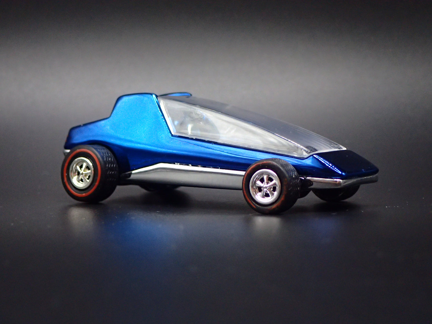 TOPPER COMMUTER CUSTOMS 1:64 SCALE COLLECTIBLE DIORAMA DIECAST MODEL CAR