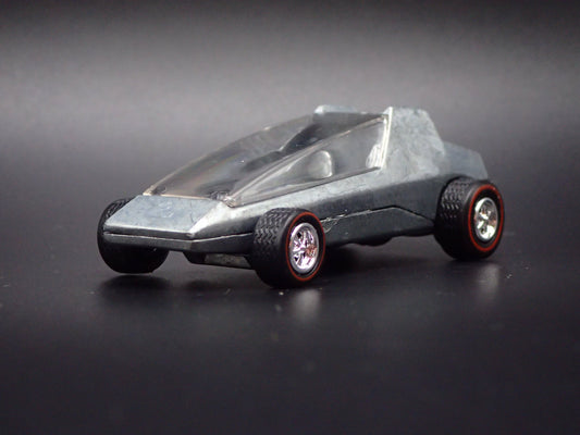 TOPPER COMMUTER CUSTOMS 1:64 SCALE COLLECTIBLE DIORAMA DIECAST MODEL CAR