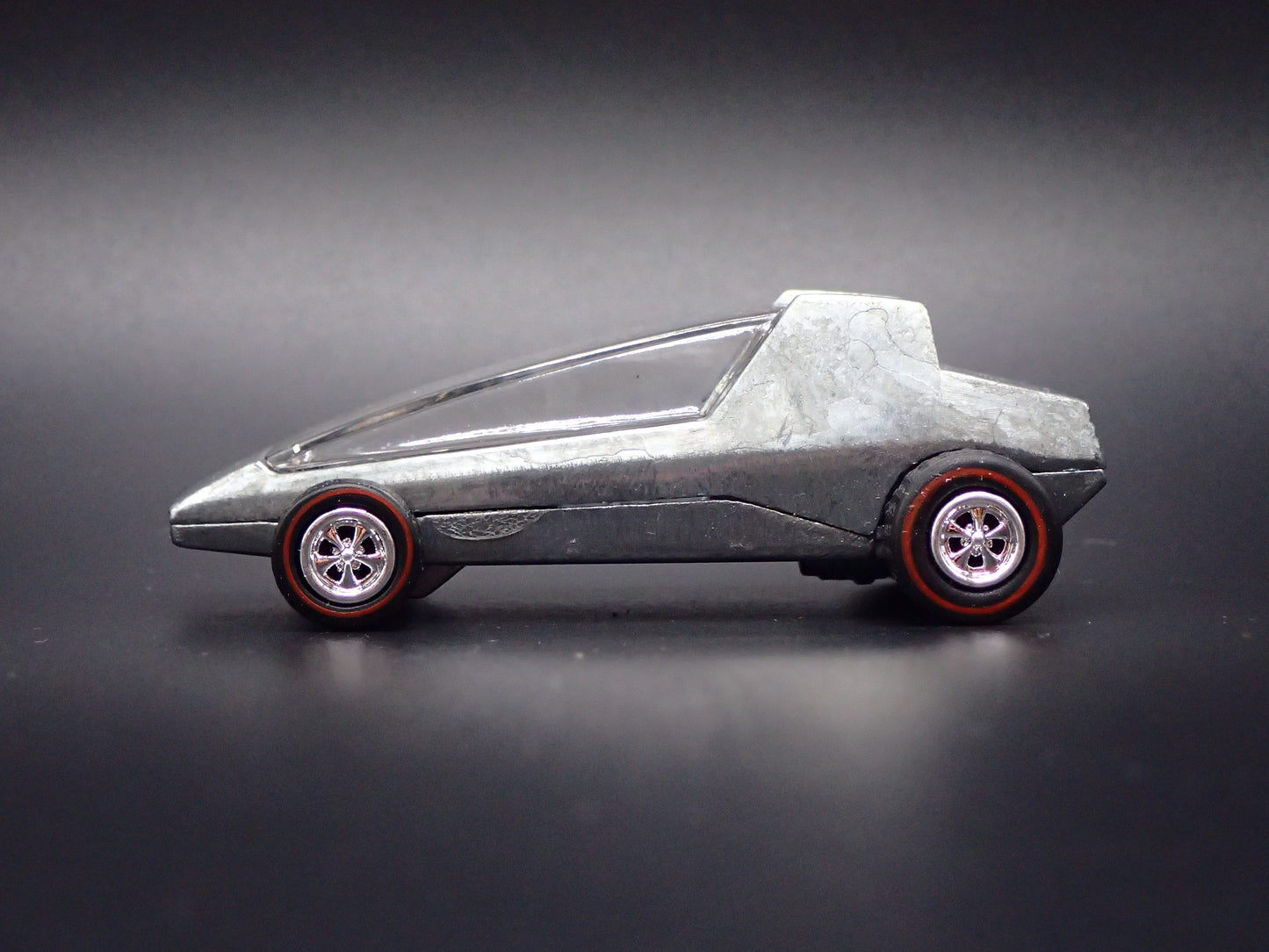 TOPPER COMMUTER CUSTOMS 1:64 SCALE COLLECTIBLE DIORAMA DIECAST MODEL CAR