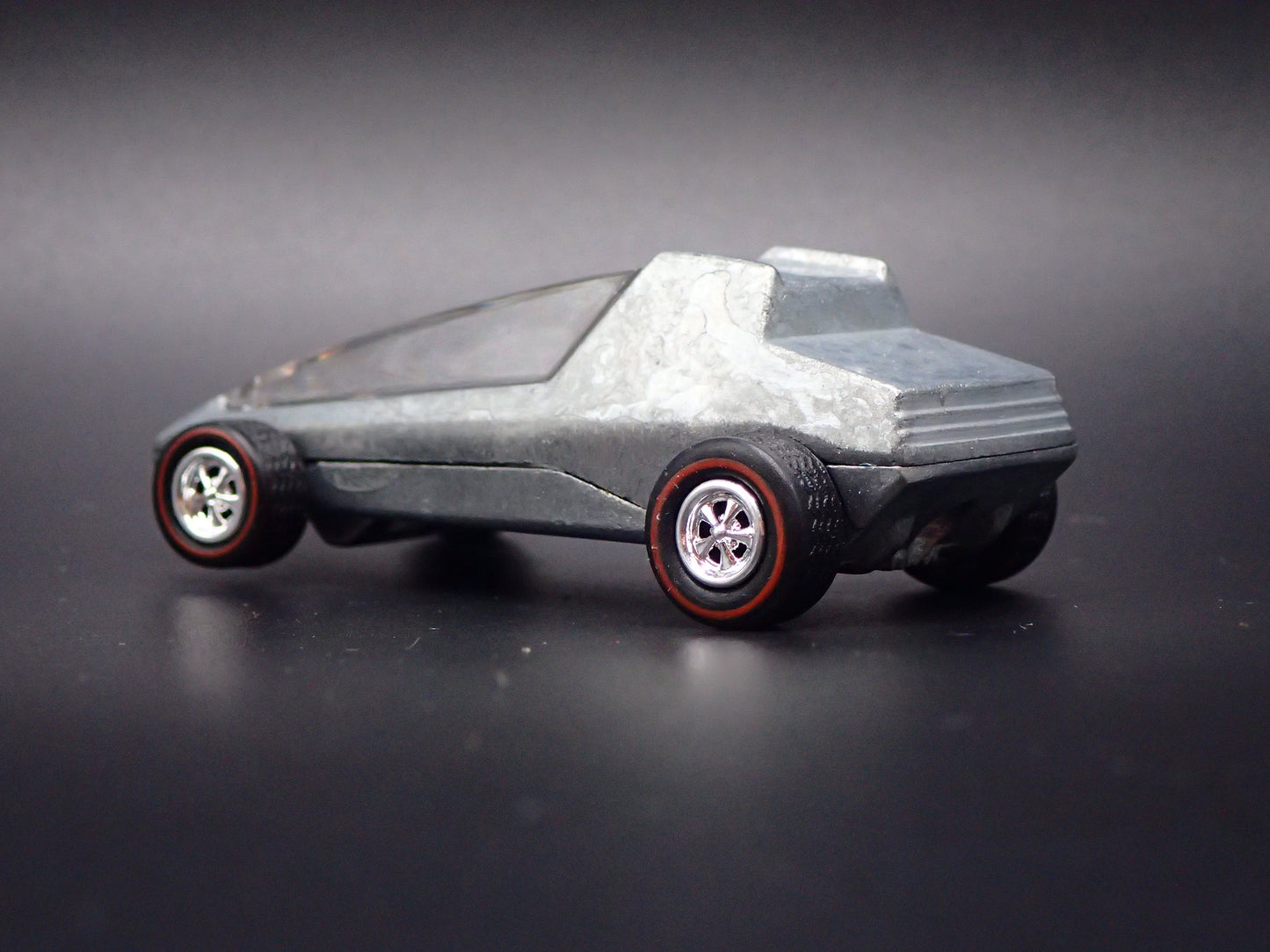 TOPPER COMMUTER CUSTOMS 1:64 SCALE COLLECTIBLE DIORAMA DIECAST MODEL CAR