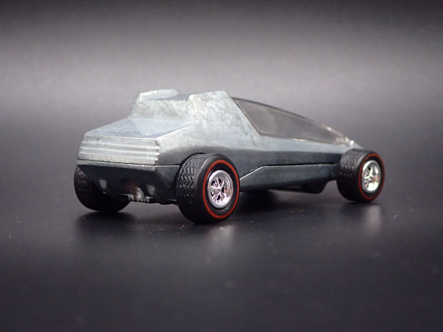 TOPPER COMMUTER CUSTOMS 1:64 SCALE COLLECTIBLE DIORAMA DIECAST MODEL CAR