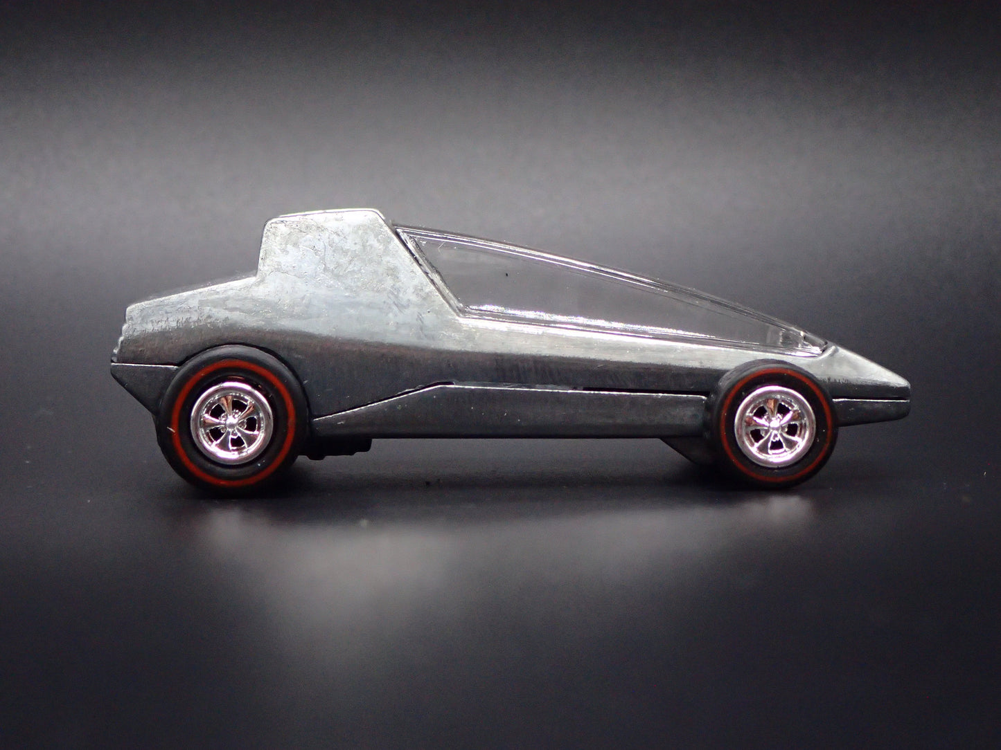 TOPPER COMMUTER CUSTOMS 1:64 SCALE COLLECTIBLE DIORAMA DIECAST MODEL CAR