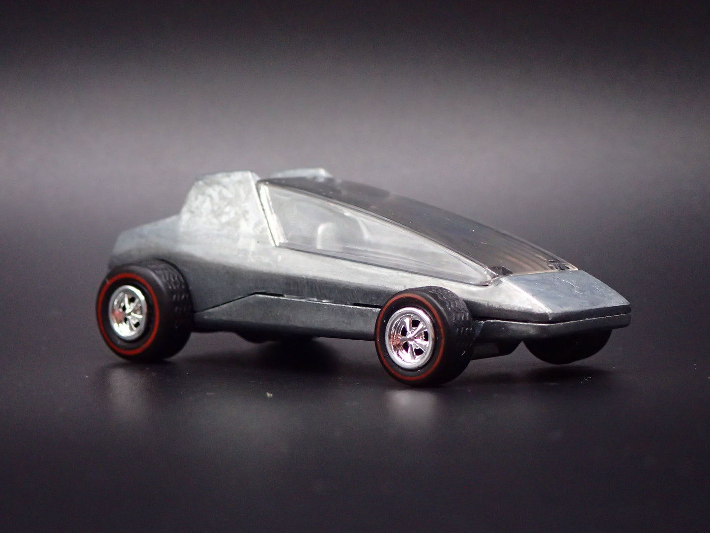 TOPPER COMMUTER CUSTOMS 1:64 SCALE COLLECTIBLE DIORAMA DIECAST MODEL CAR