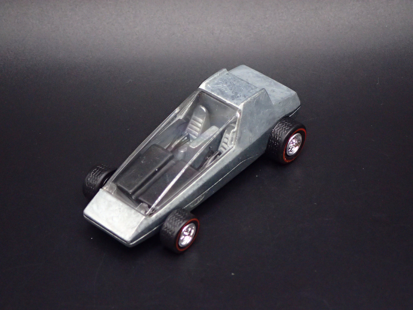 TOPPER COMMUTER CUSTOMS 1:64 SCALE COLLECTIBLE DIORAMA DIECAST MODEL CAR
