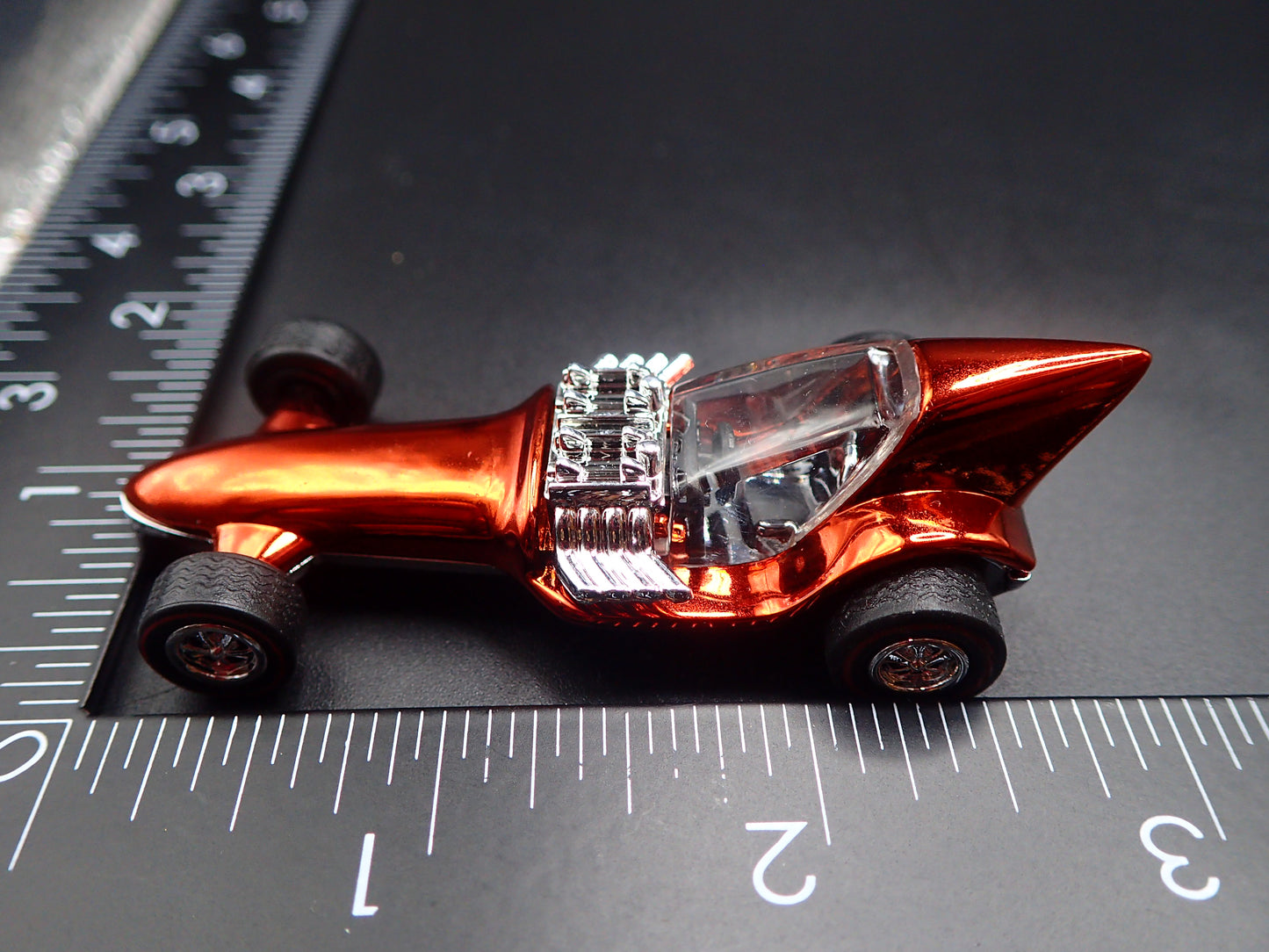 TOPPER SKINNI MINI CUSTOMS 1:64 SCALE COLLECTIBLE DIORAMA DIECAST MODEL CAR
