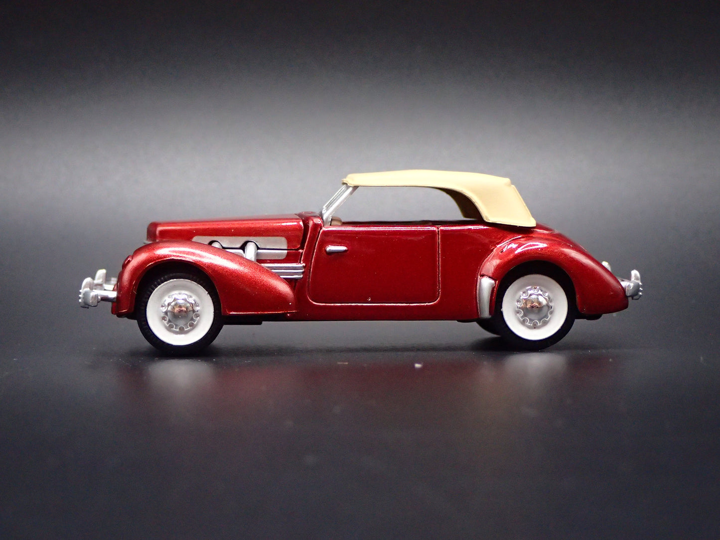 1937 CORD 812 SUPERCHARGED CONVERTIBLE RARE 1:64 SCALE LIMITED DIECAST MODEL CAR