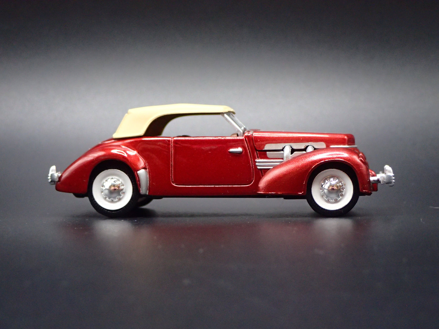 1937 CORD 812 SUPERCHARGED CONVERTIBLE RARE 1:64 SCALE LIMITED DIECAST MODEL CAR