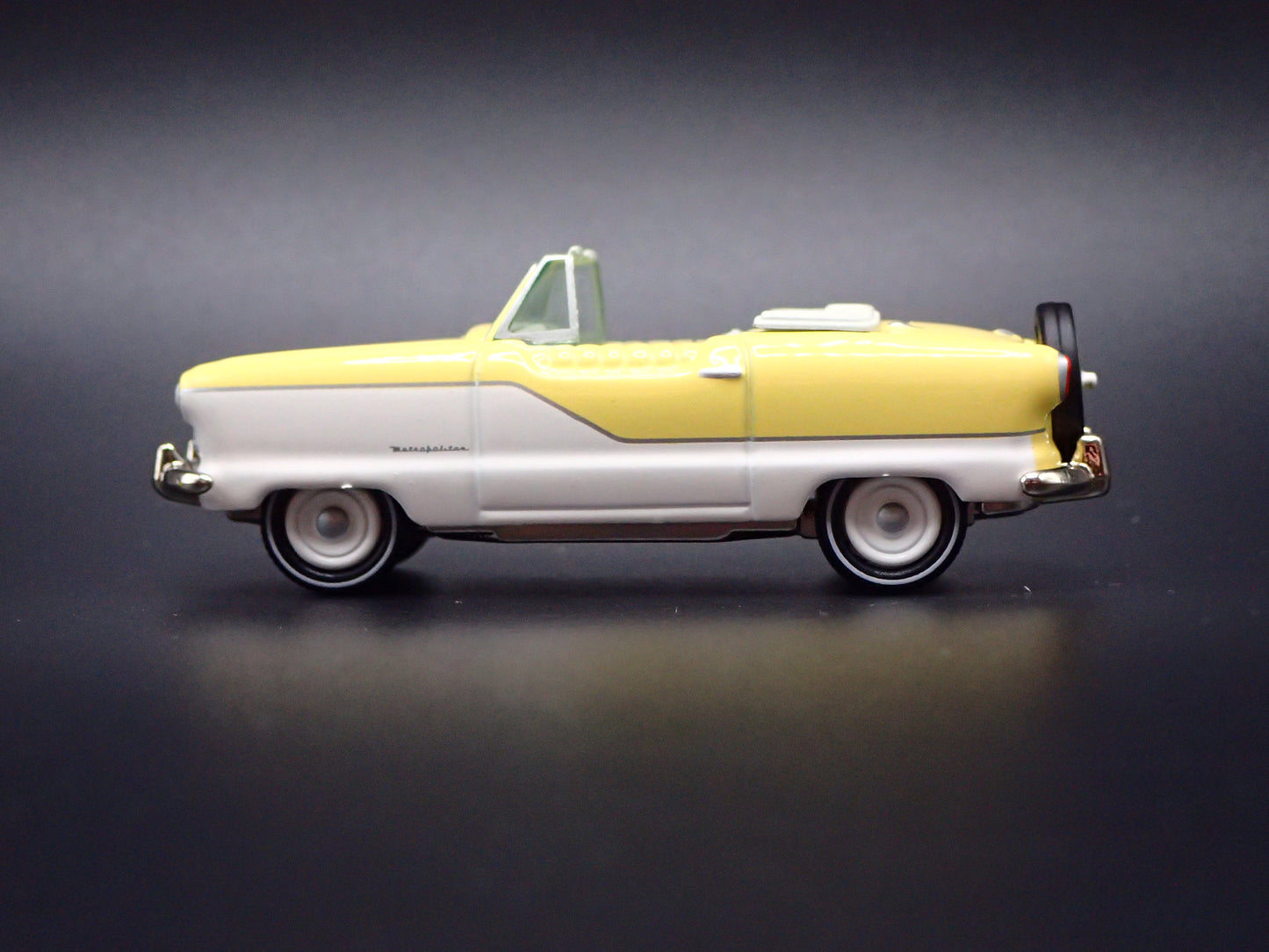1961 AMC NASH METROPOLITAN YELLOW 1:64 SCALE COLLECTIBLE DIECAST MODEL CAR