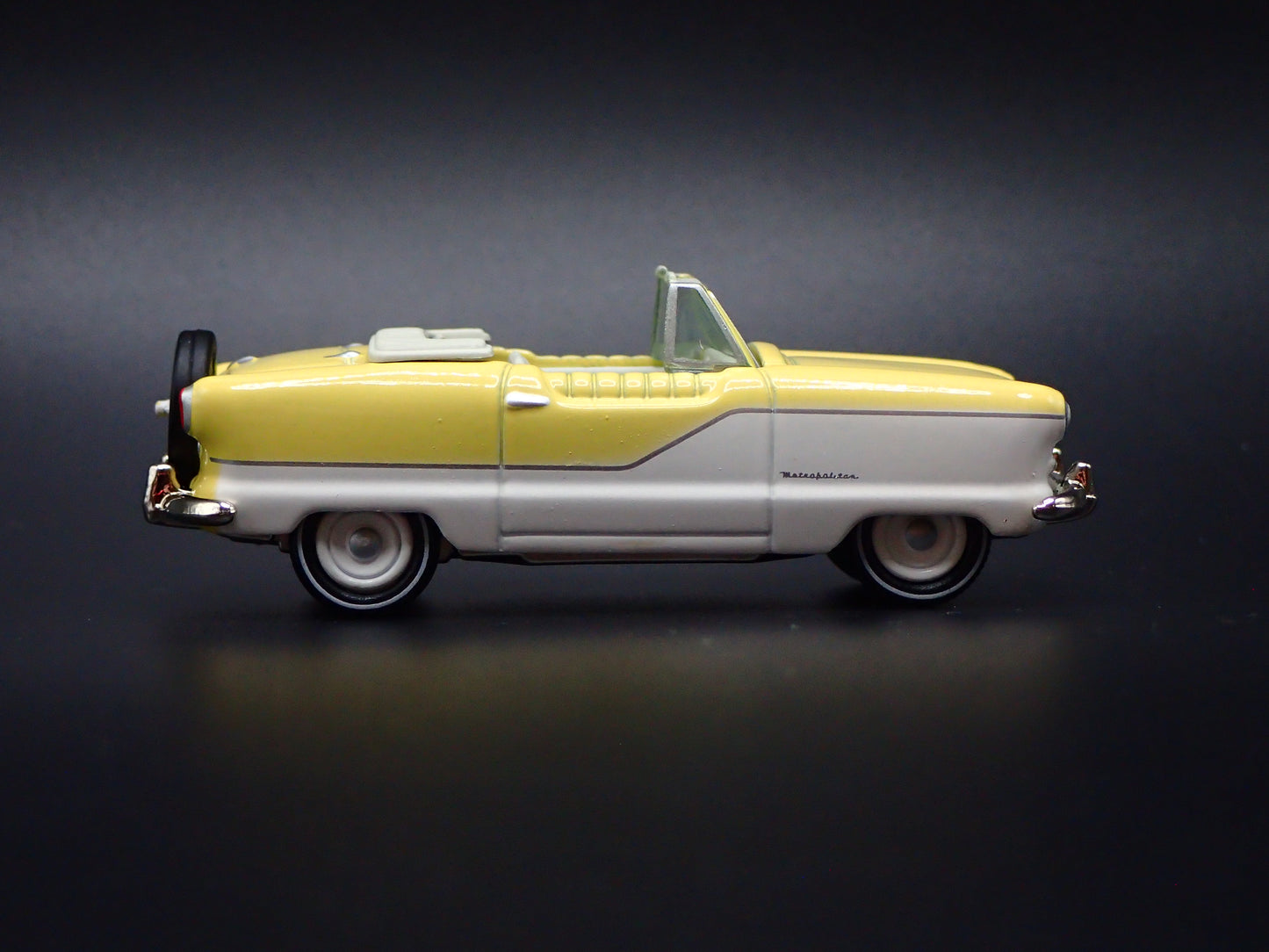 1961 AMC NASH METROPOLITAN YELLOW 1:64 SCALE COLLECTIBLE DIECAST MODEL CAR