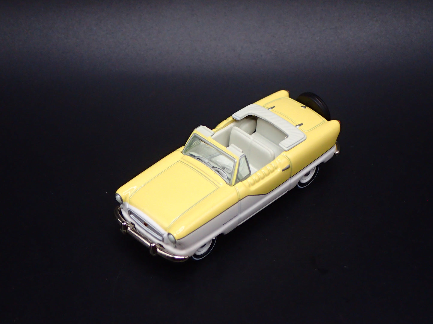 1961 AMC NASH METROPOLITAN YELLOW 1:64 SCALE COLLECTIBLE DIECAST MODEL CAR