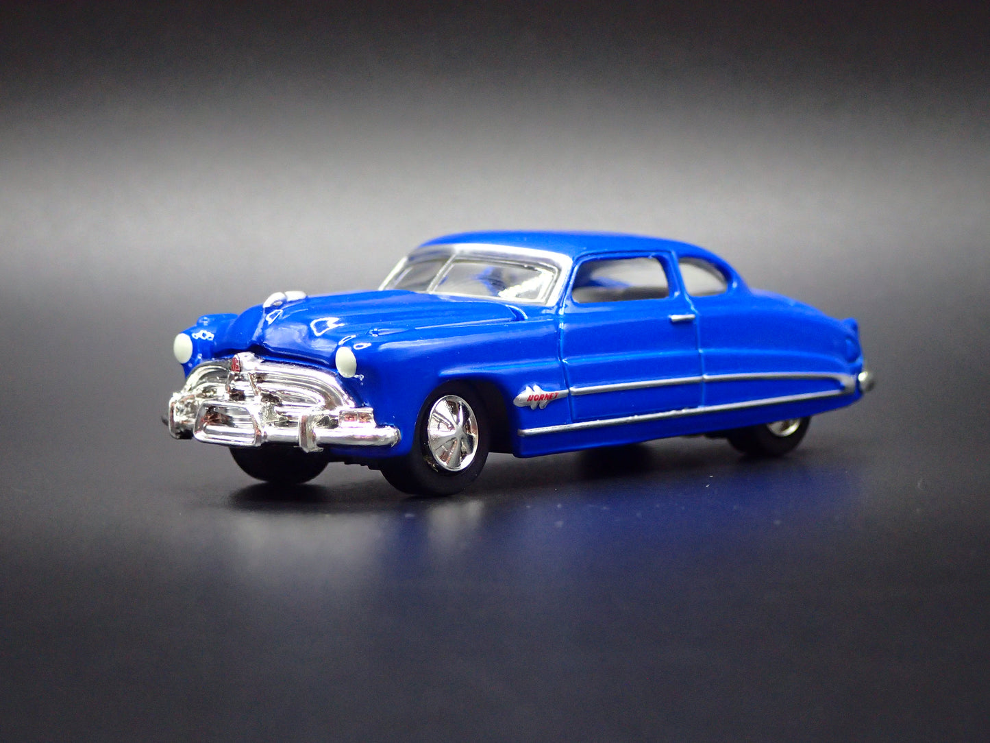 1951 51 HUDSON HORNET BLUE 1:64 SCALE COLLECTIBLE DIORAMA DIECAST MODEL CAR