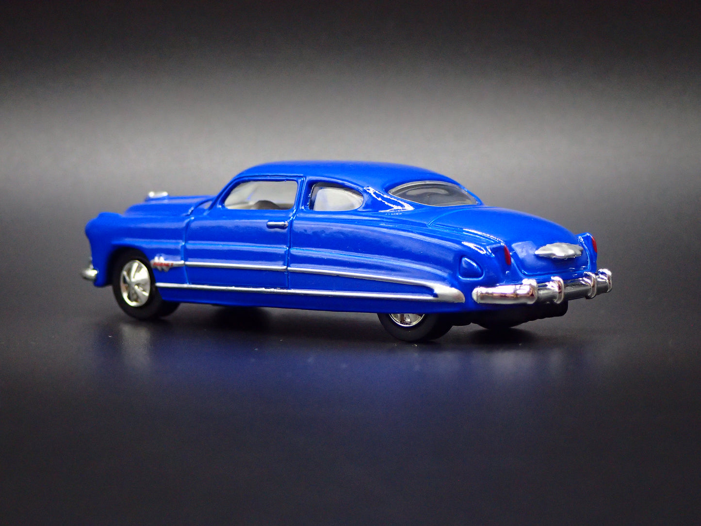 1951 51 HUDSON HORNET BLUE 1:64 SCALE COLLECTIBLE DIORAMA DIECAST MODEL CAR