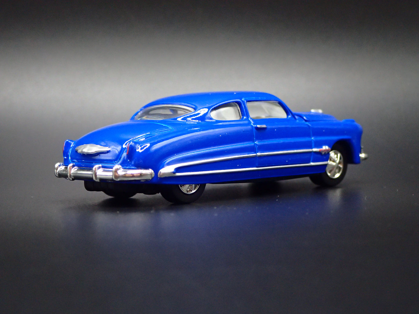 1951 51 HUDSON HORNET BLUE 1:64 SCALE COLLECTIBLE DIORAMA DIECAST MODEL CAR