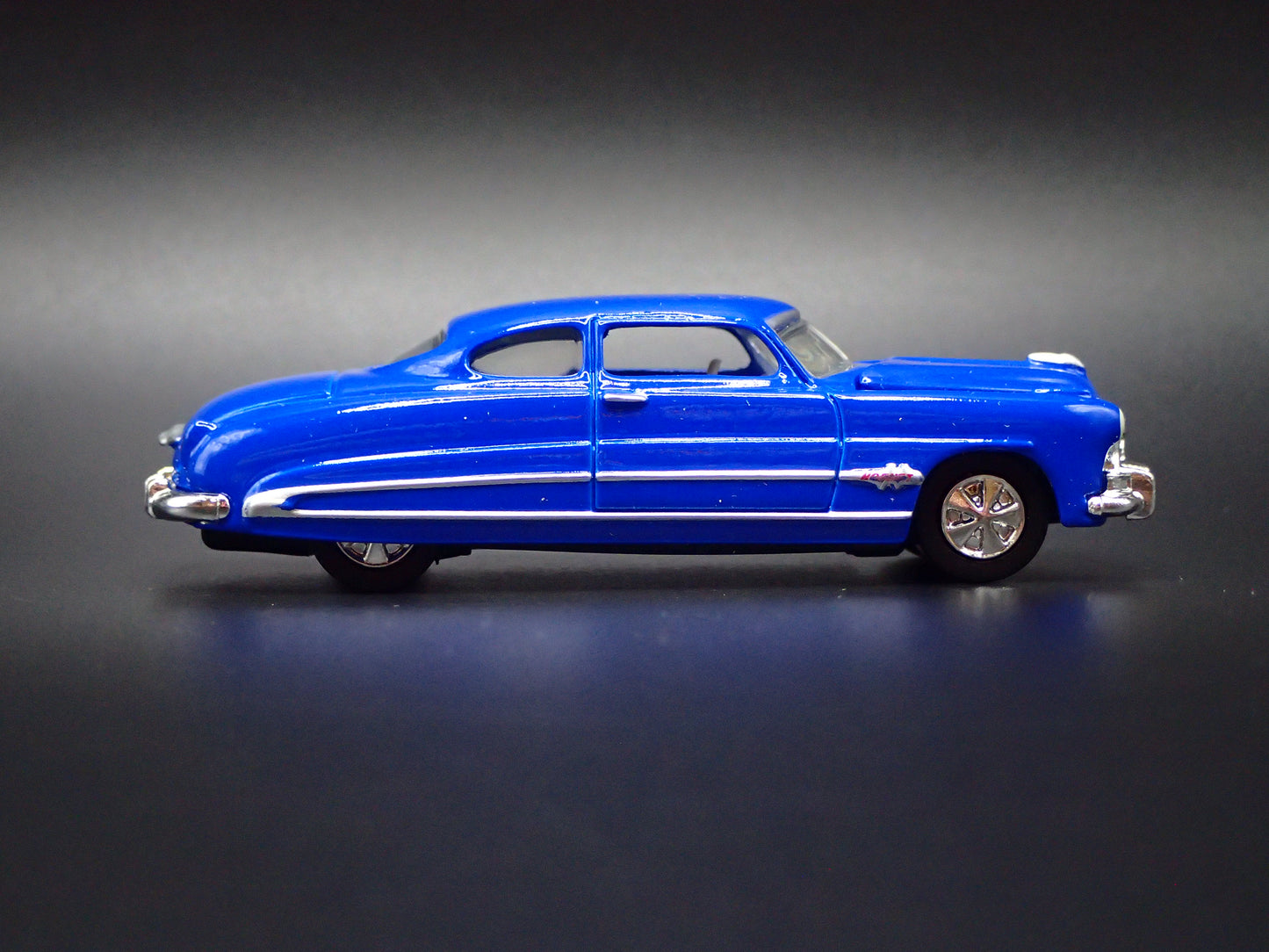 1951 51 HUDSON HORNET BLUE 1:64 SCALE COLLECTIBLE DIORAMA DIECAST MODEL CAR
