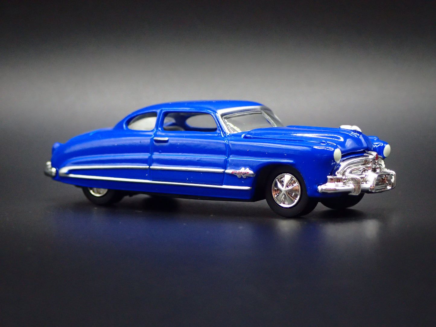 1951 51 HUDSON HORNET BLUE 1:64 SCALE COLLECTIBLE DIORAMA DIECAST MODEL CAR