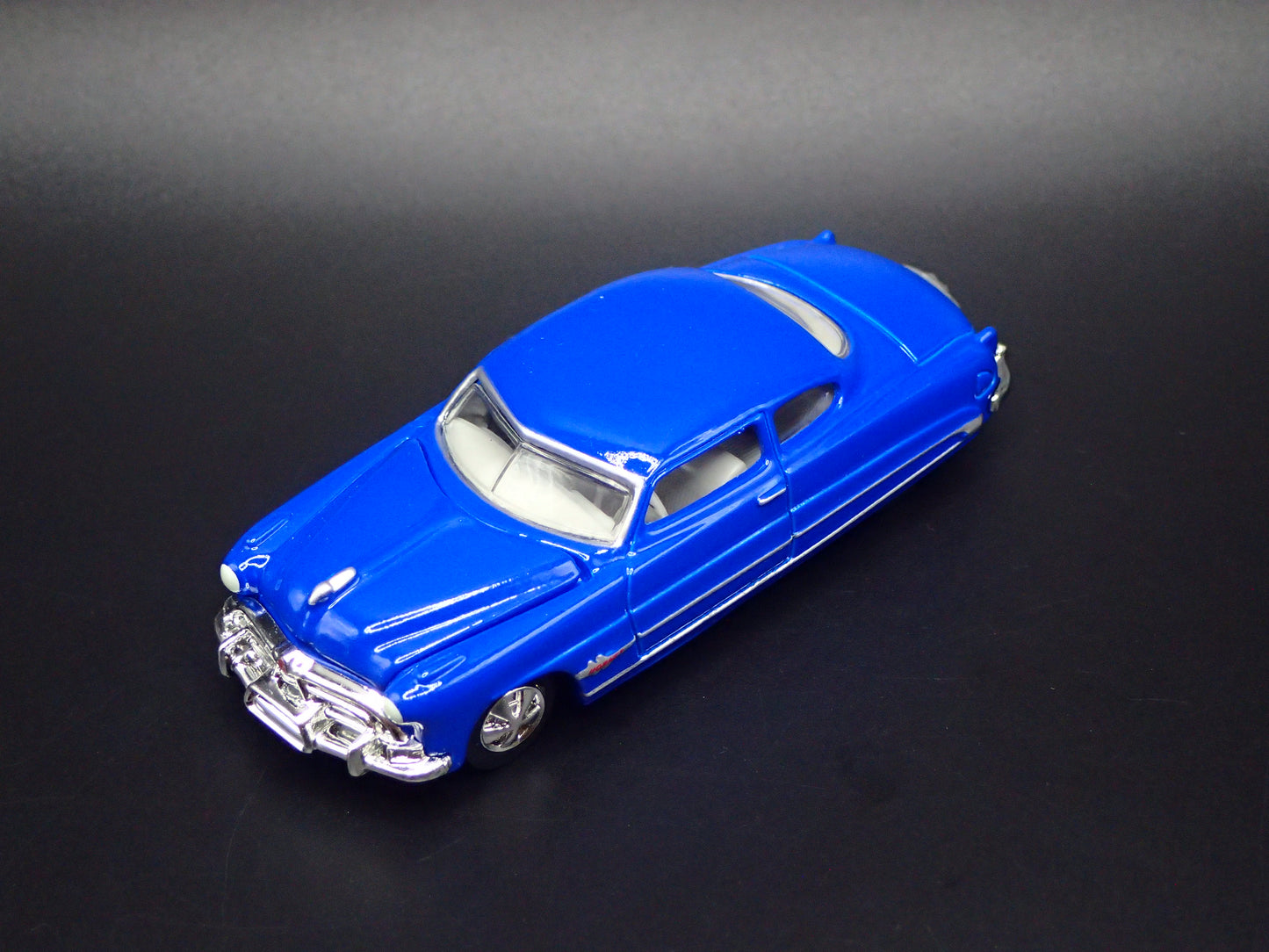 1951 51 HUDSON HORNET BLUE 1:64 SCALE COLLECTIBLE DIORAMA DIECAST MODEL CAR