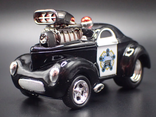 1941 41 WILLYS COUPE GASSER w/ BLOWER POLICE 1:64 SCALE DIORAMA DIECAST MODEL CAR