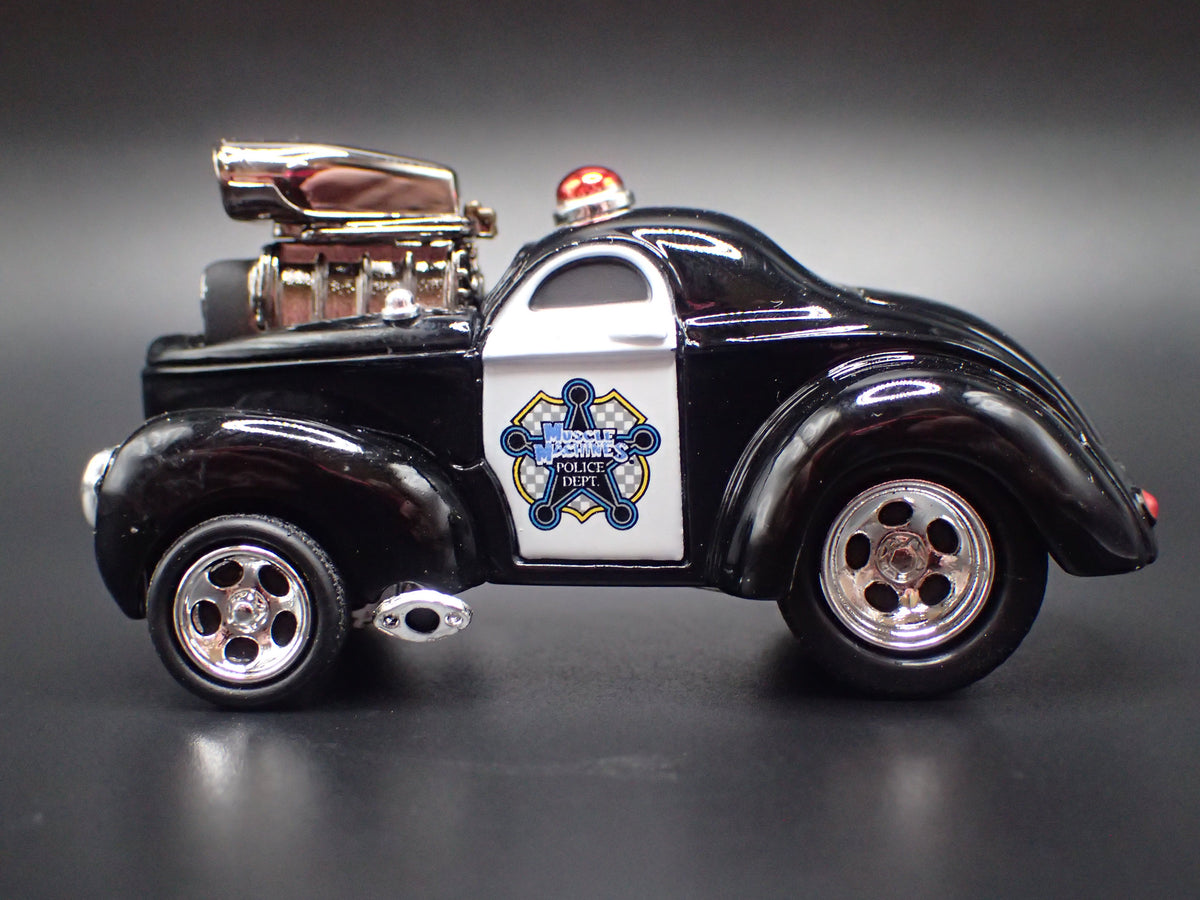 1941 41 WILLYS COUPE GASSER w/ BLOWER POLICE 1:64 SCALE DIORAMA DIECAST MODEL CAR