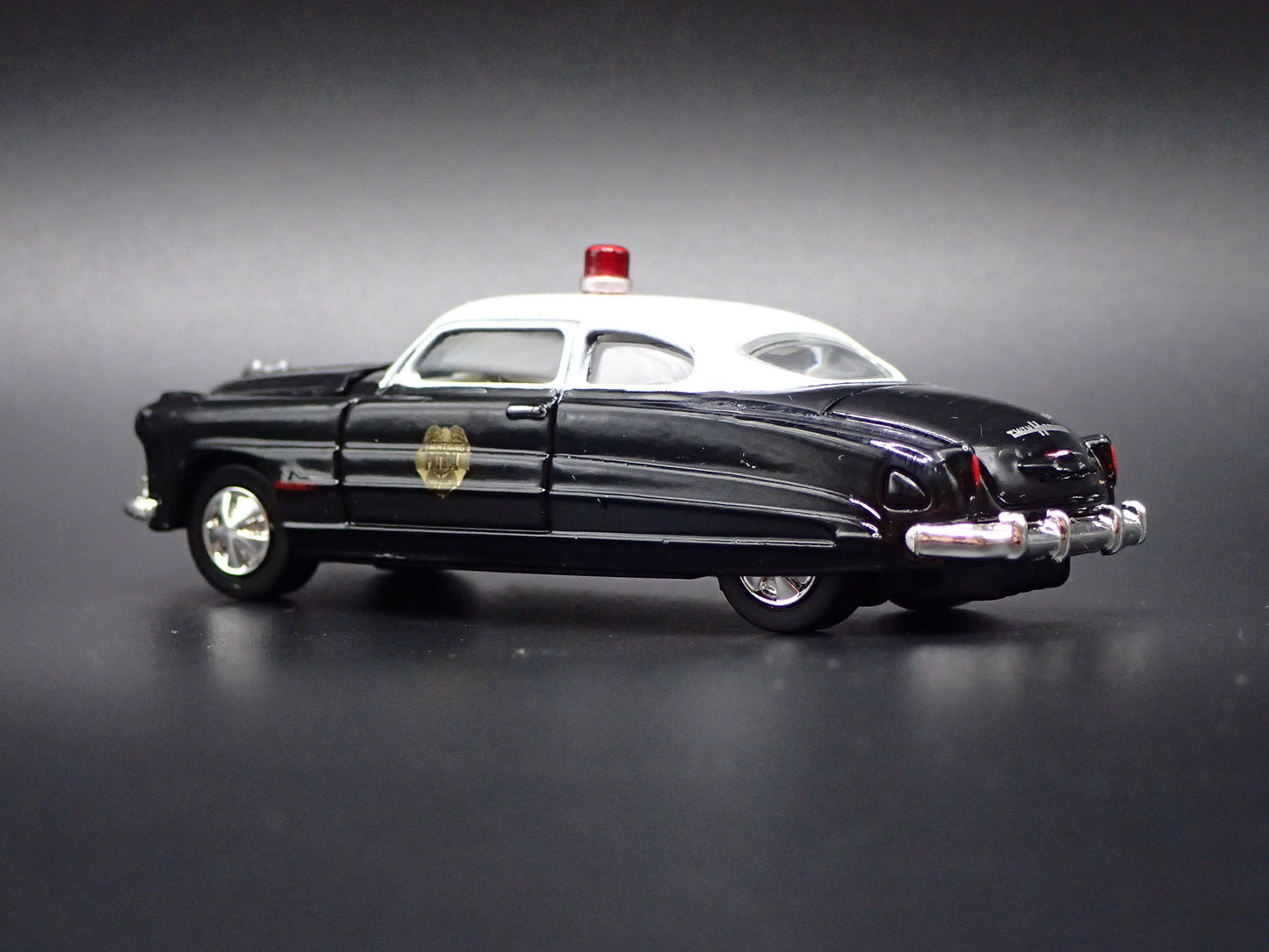 1951 51 HUDSON HORNET POLICE 1:64 SCALE COLLECTIBLE DIORAMA DIECAST MODEL CAR