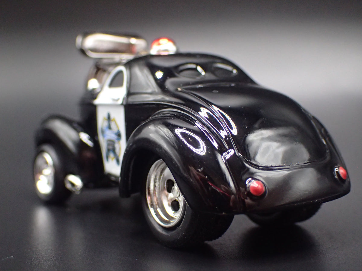 1941 41 WILLYS COUPE GASSER w/ BLOWER POLICE 1:64 SCALE DIORAMA DIECAST MODEL CAR