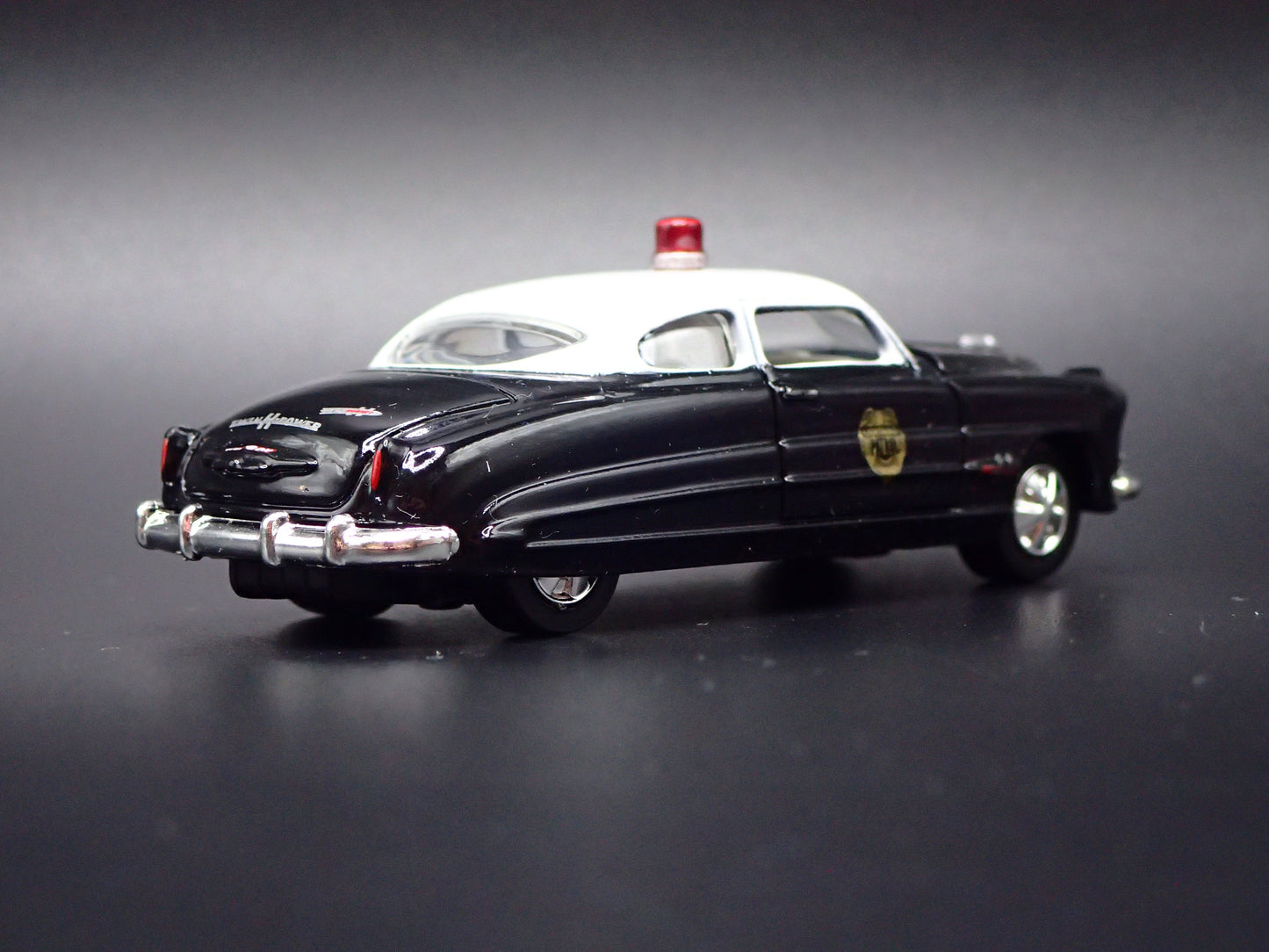 1951 51 HUDSON HORNET POLICE 1:64 SCALE COLLECTIBLE DIORAMA DIECAST MODEL CAR