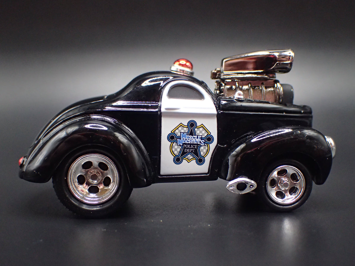 1941 41 WILLYS COUPE GASSER w/ BLOWER POLICE 1:64 SCALE DIORAMA DIECAST MODEL CAR