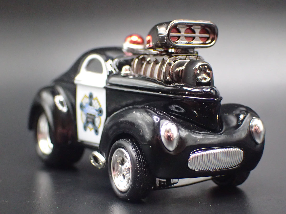 1941 41 WILLYS COUPE GASSER w/ BLOWER POLICE 1:64 SCALE DIORAMA DIECAST MODEL CAR