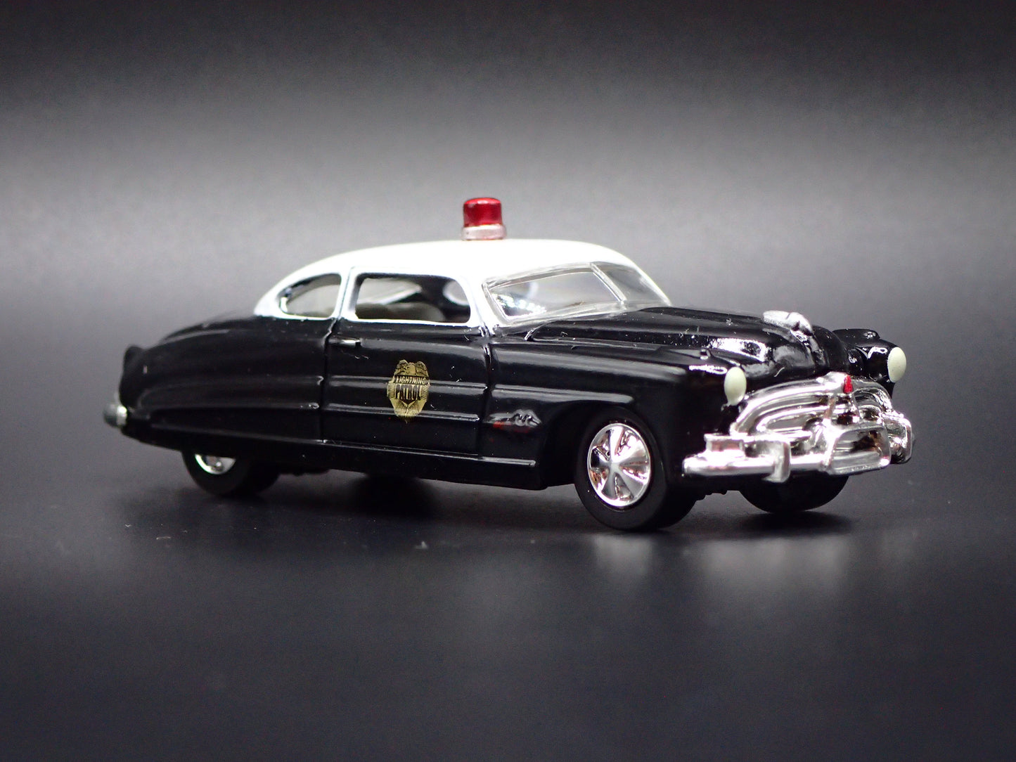 1951 51 HUDSON HORNET POLICE 1:64 SCALE COLLECTIBLE DIORAMA DIECAST MODEL CAR