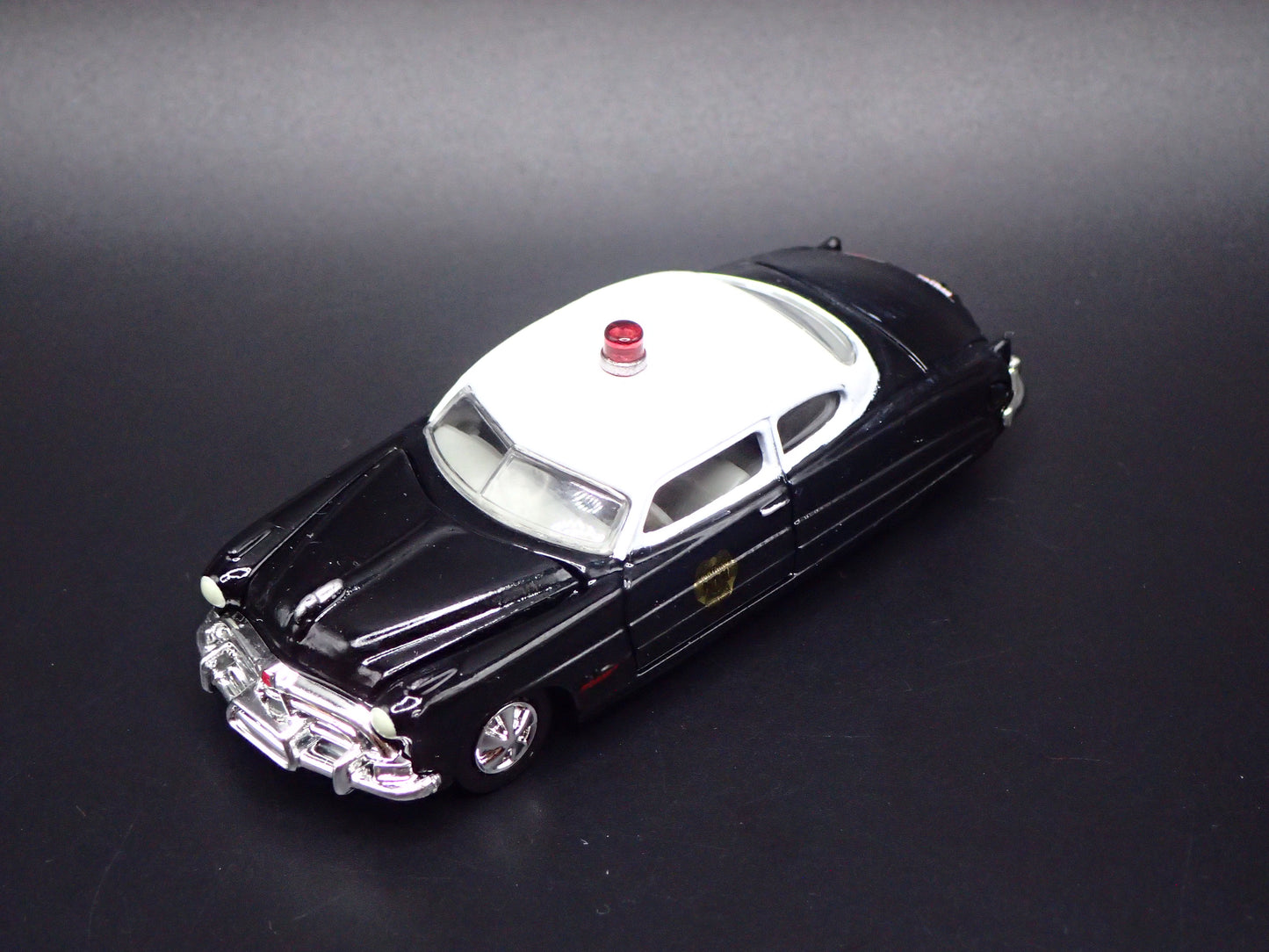 1951 51 HUDSON HORNET POLICE 1:64 SCALE COLLECTIBLE DIORAMA DIECAST MODEL CAR