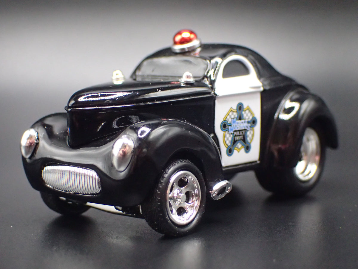 1941 41 WILLYS COUPE POLICE 1:64 SCALE DIORAMA DIECAST MODEL CAR