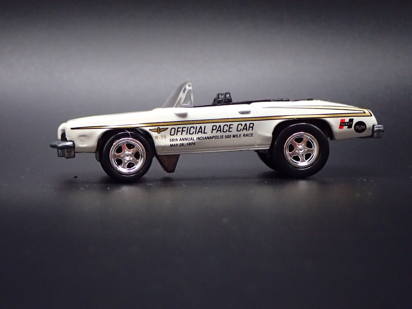1974 OLDSMOBILE 442 INDY 500 PACE CAR RARE 1/64 COLLECTIBLE DIECAST MODEL CAR